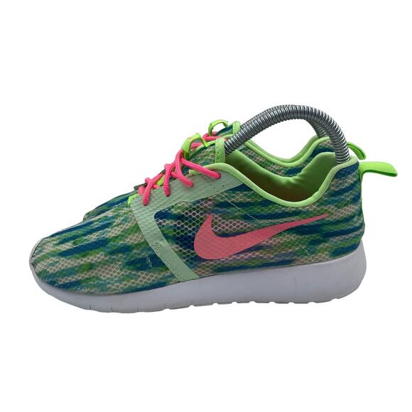 Nike Other - Nike Rosherun Flight Weight Running Shoes Pink Green Girls Youth 4.5